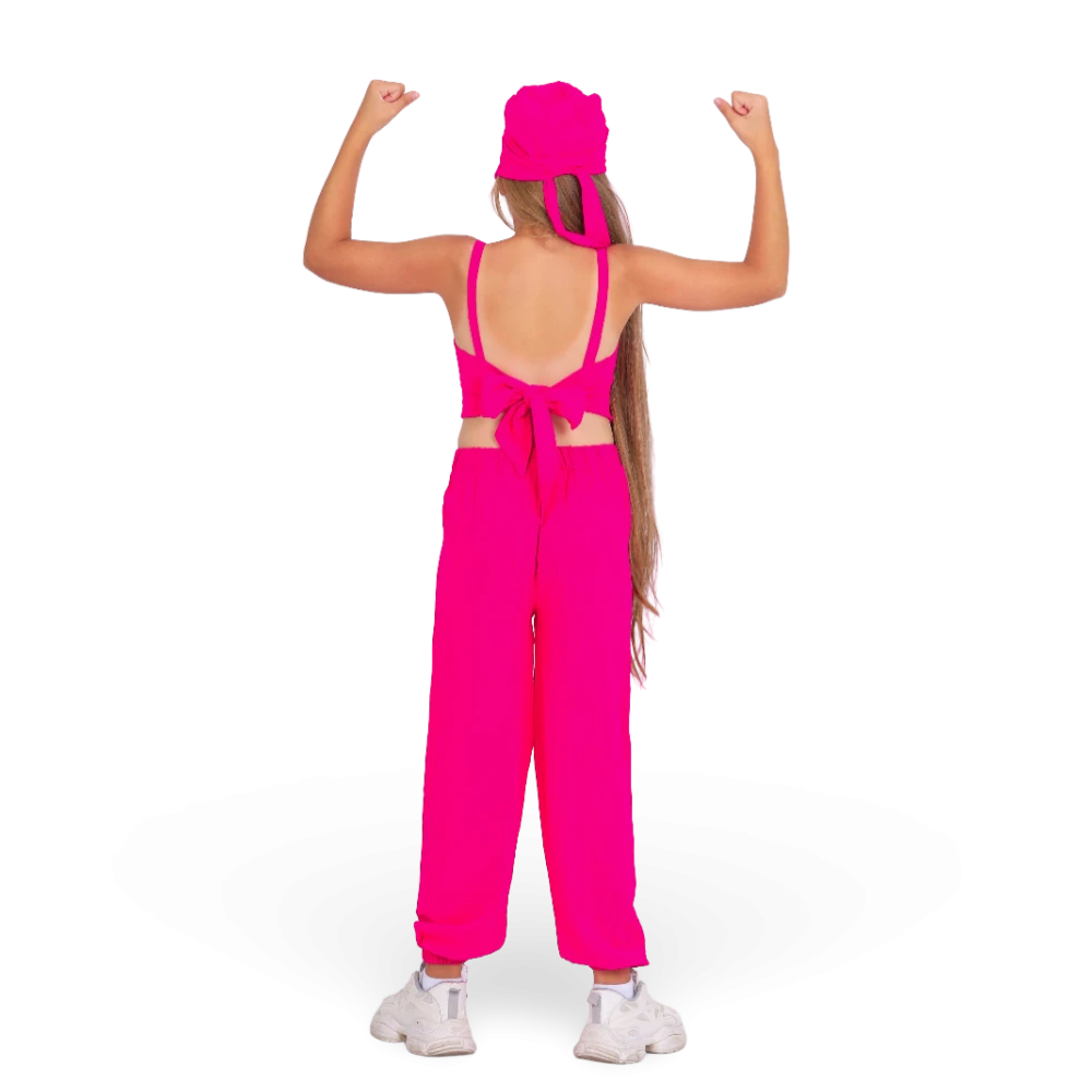 Simple CY girls' outfit with a cap.